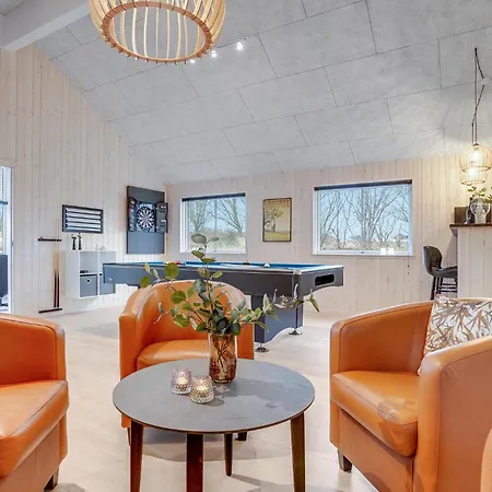 7 Bedroom Beautiful In Sydals Feriehus *