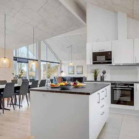 7 Bedroom Beautiful In Sydals Feriehus